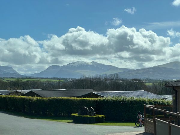 A picture of Snowden Mountain Range